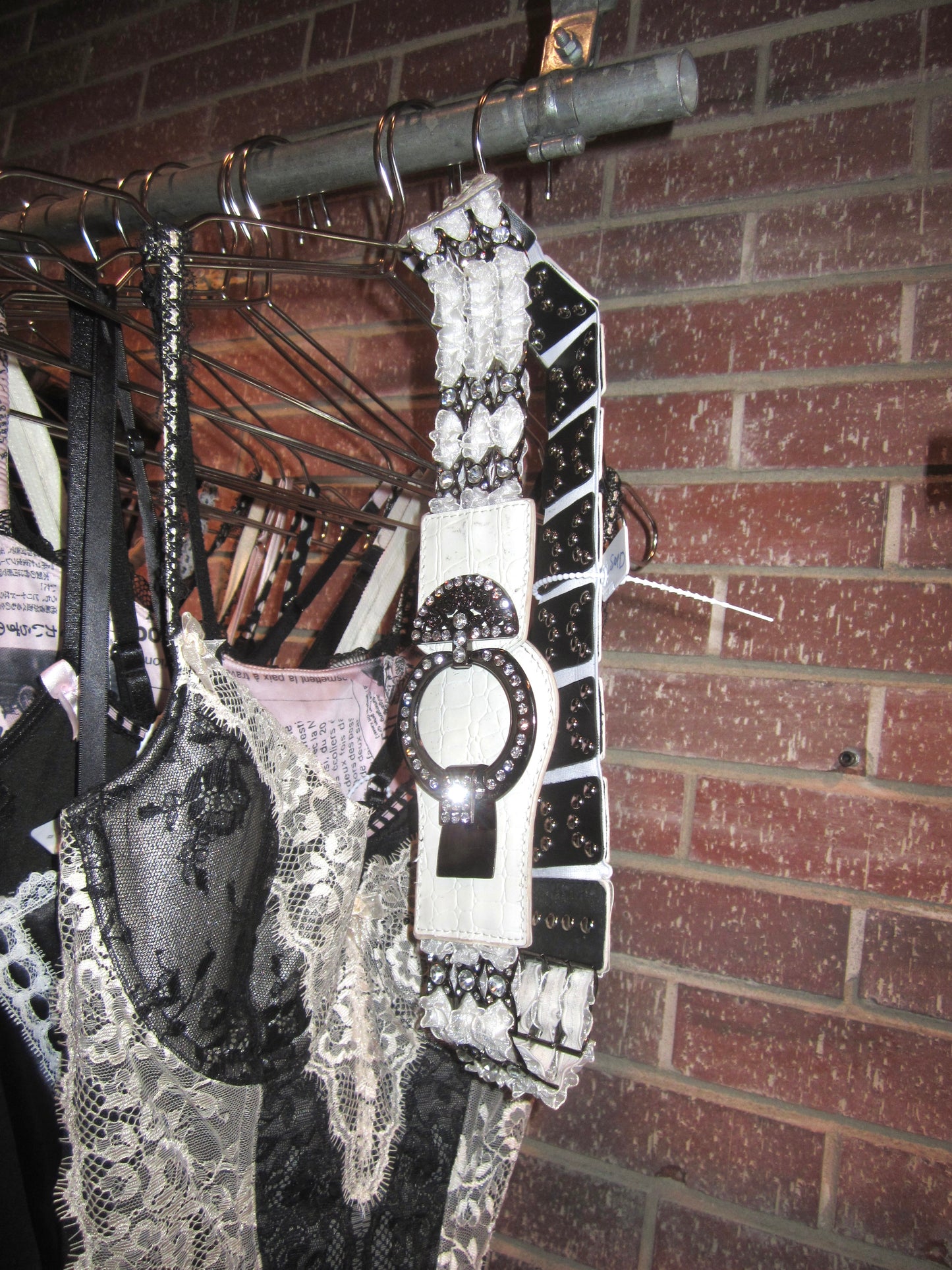 Unique Y2K bedazzled/frilly belt.