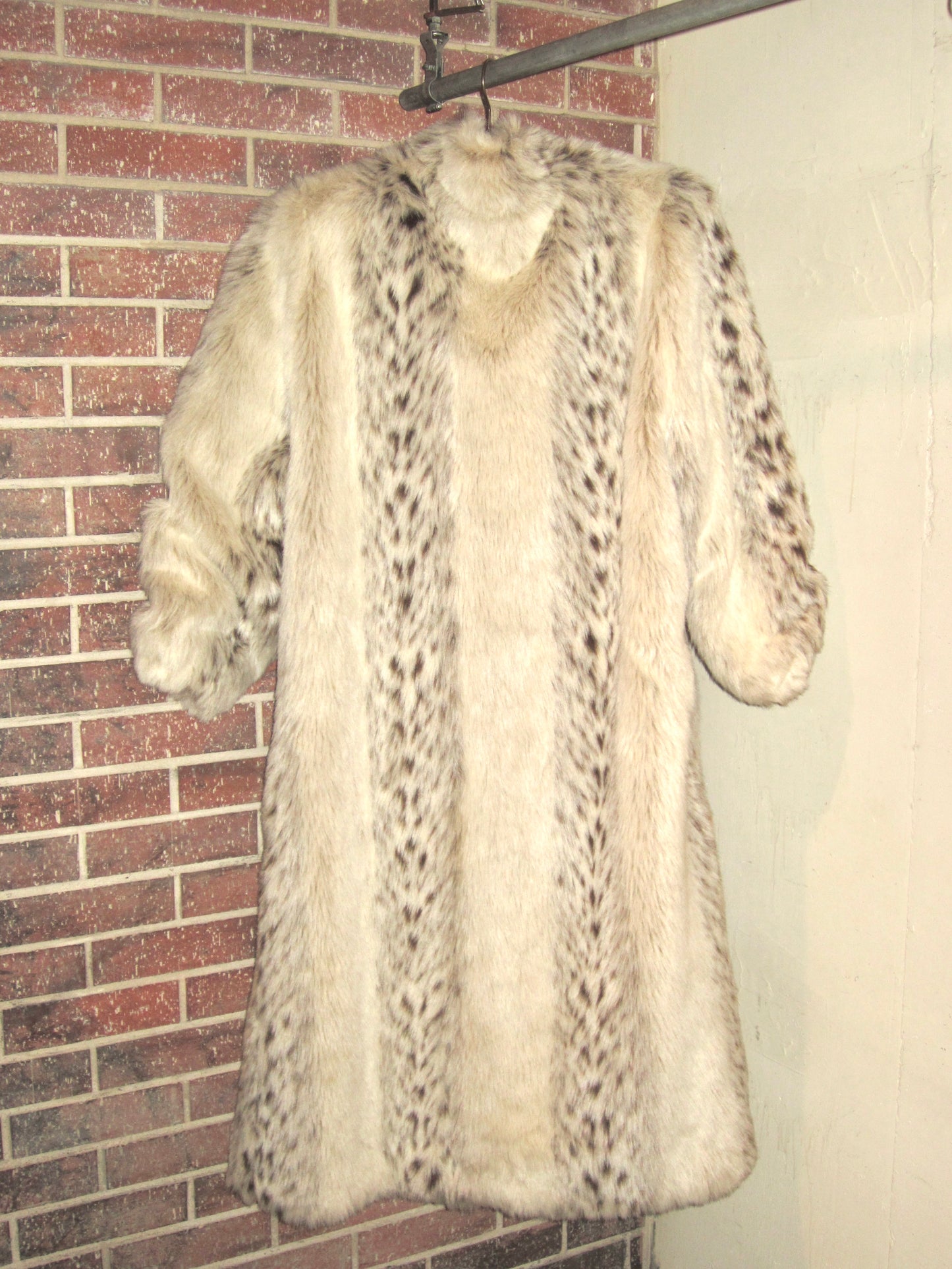 00s exclusive white leopard faux fur long coat