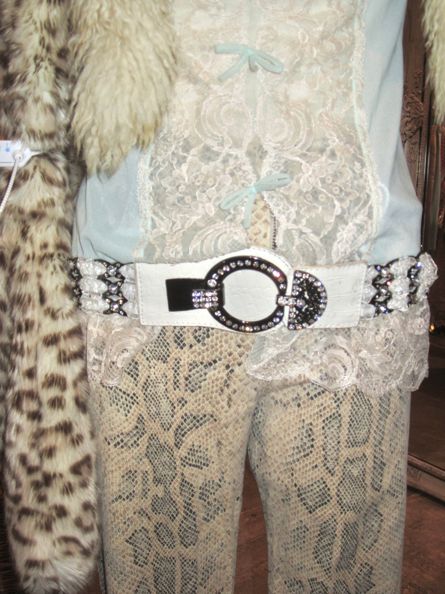Unique Y2K bedazzled/frilly belt.
