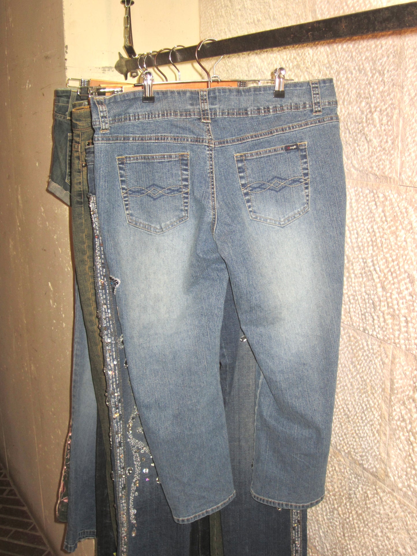 00s embroidered capri pants