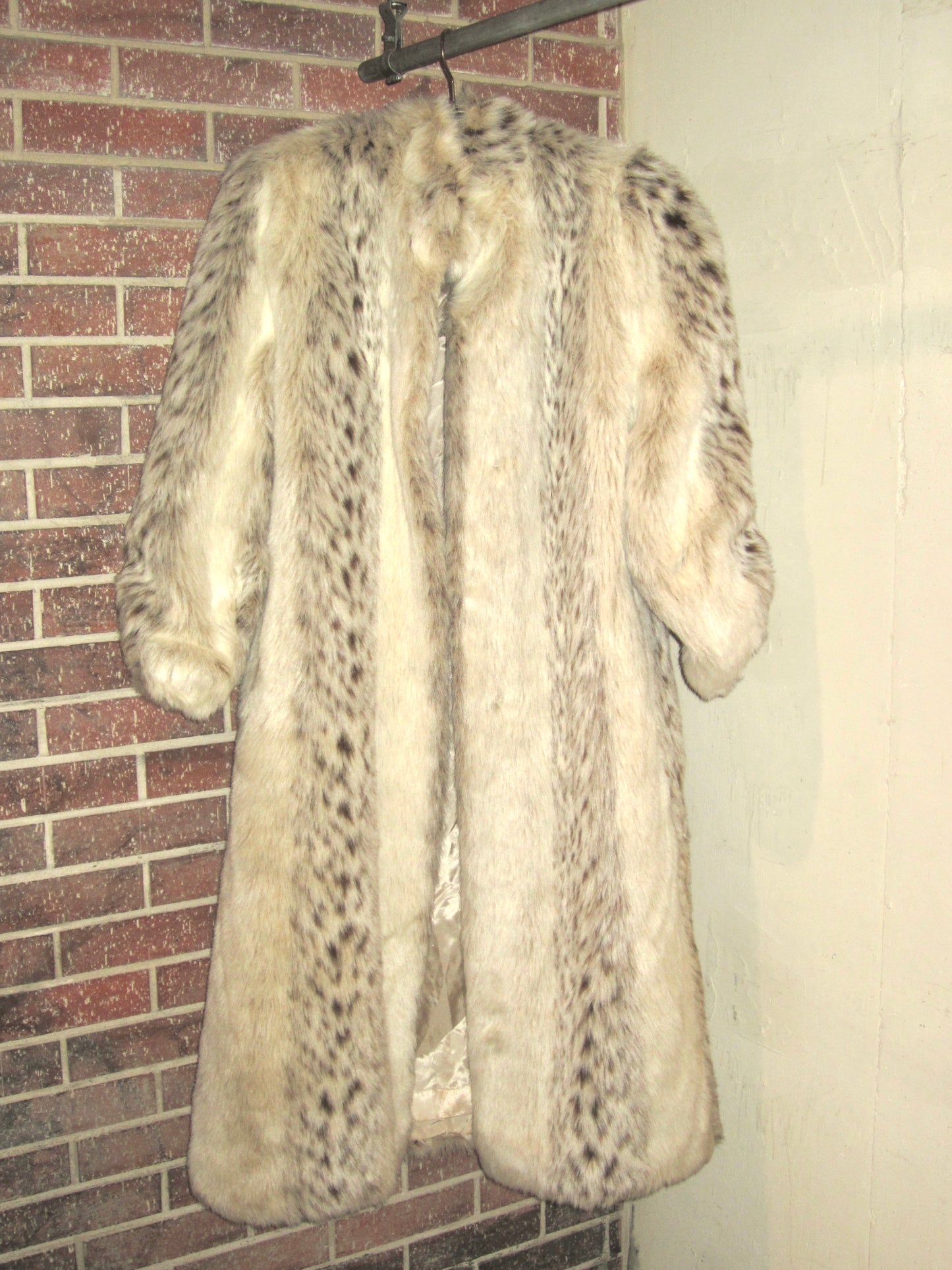 00s exclusive white leopard faux fur long coat