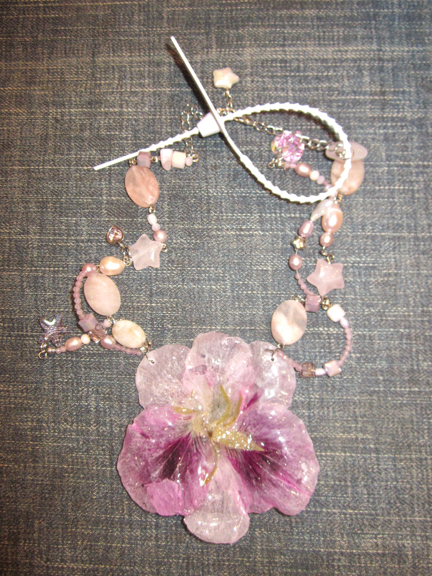 “Venus fever” real flower necklace