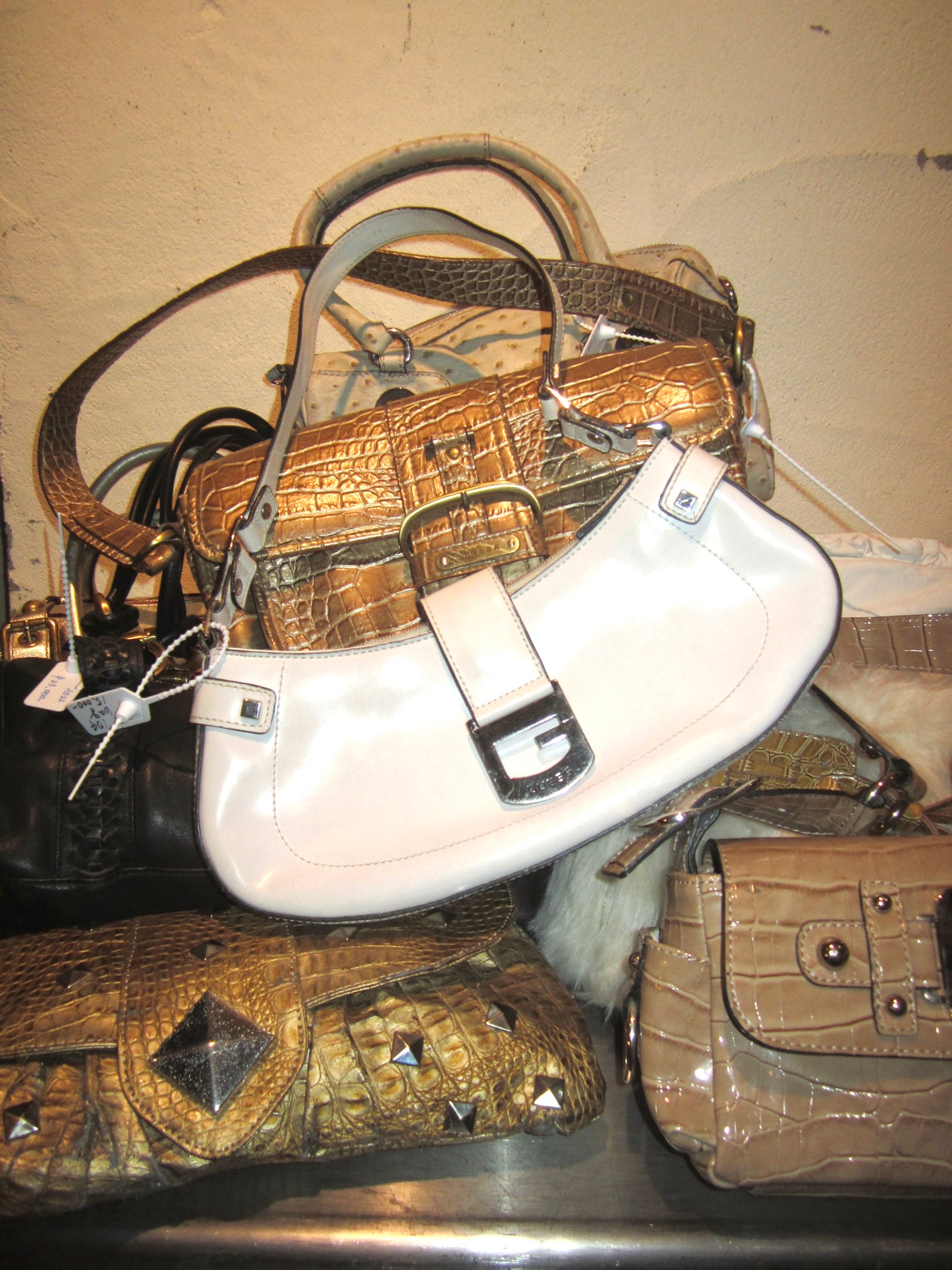 Vintage guess white buckle bag