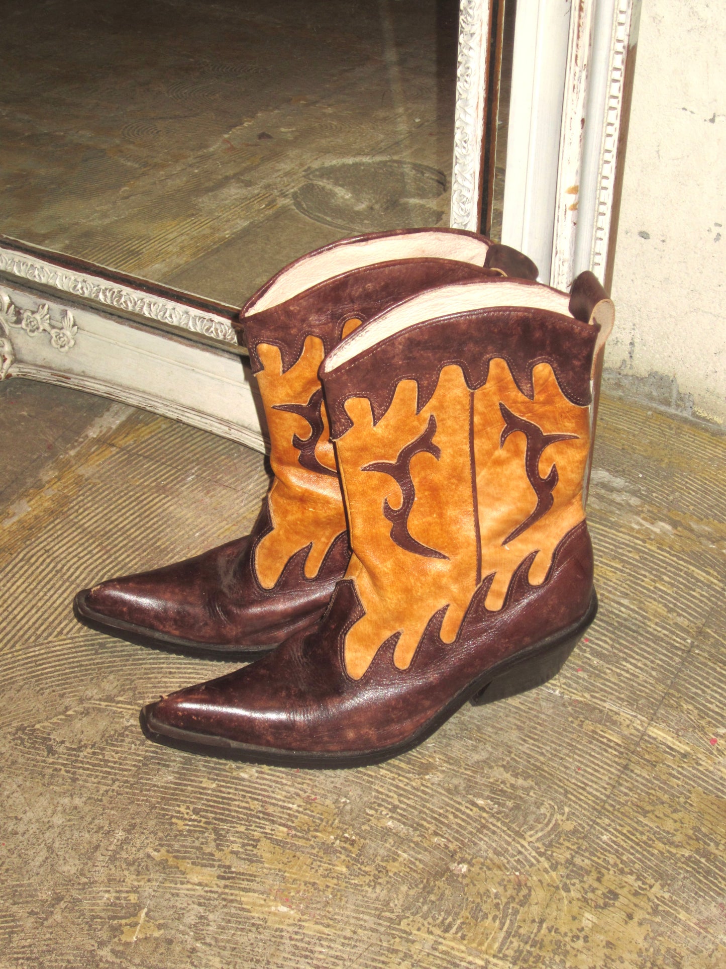 Vintage leather cow boy boots