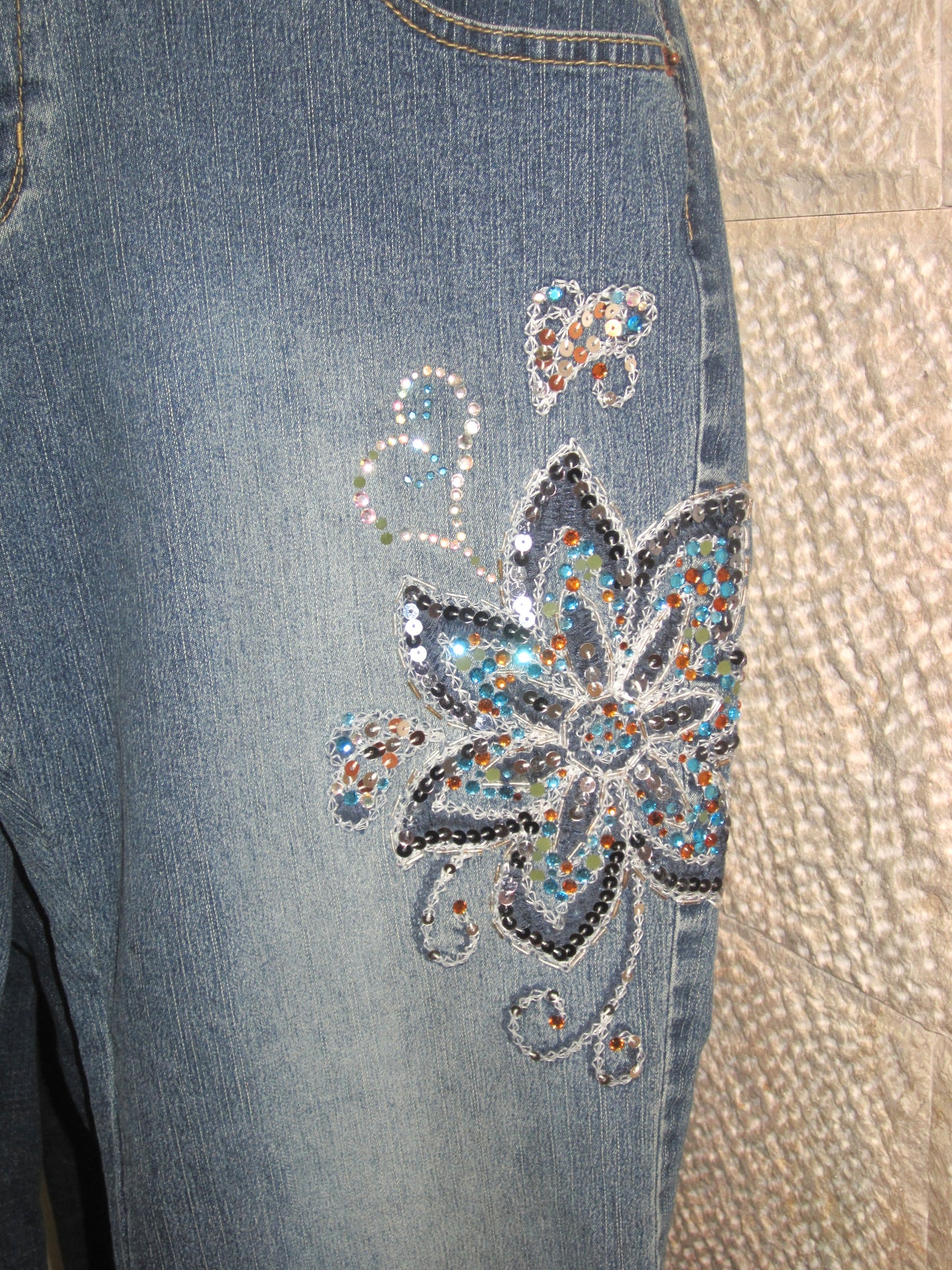 00s embroidered capri pants