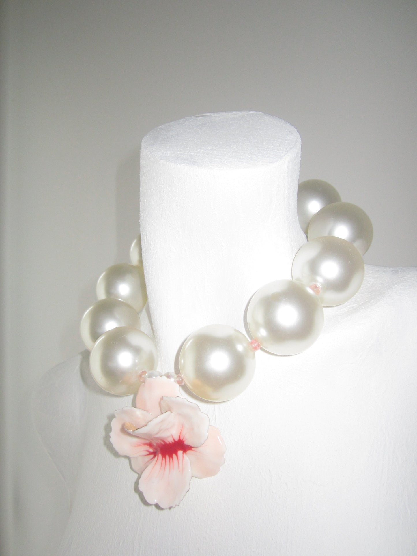 LX pearl orchid necklace