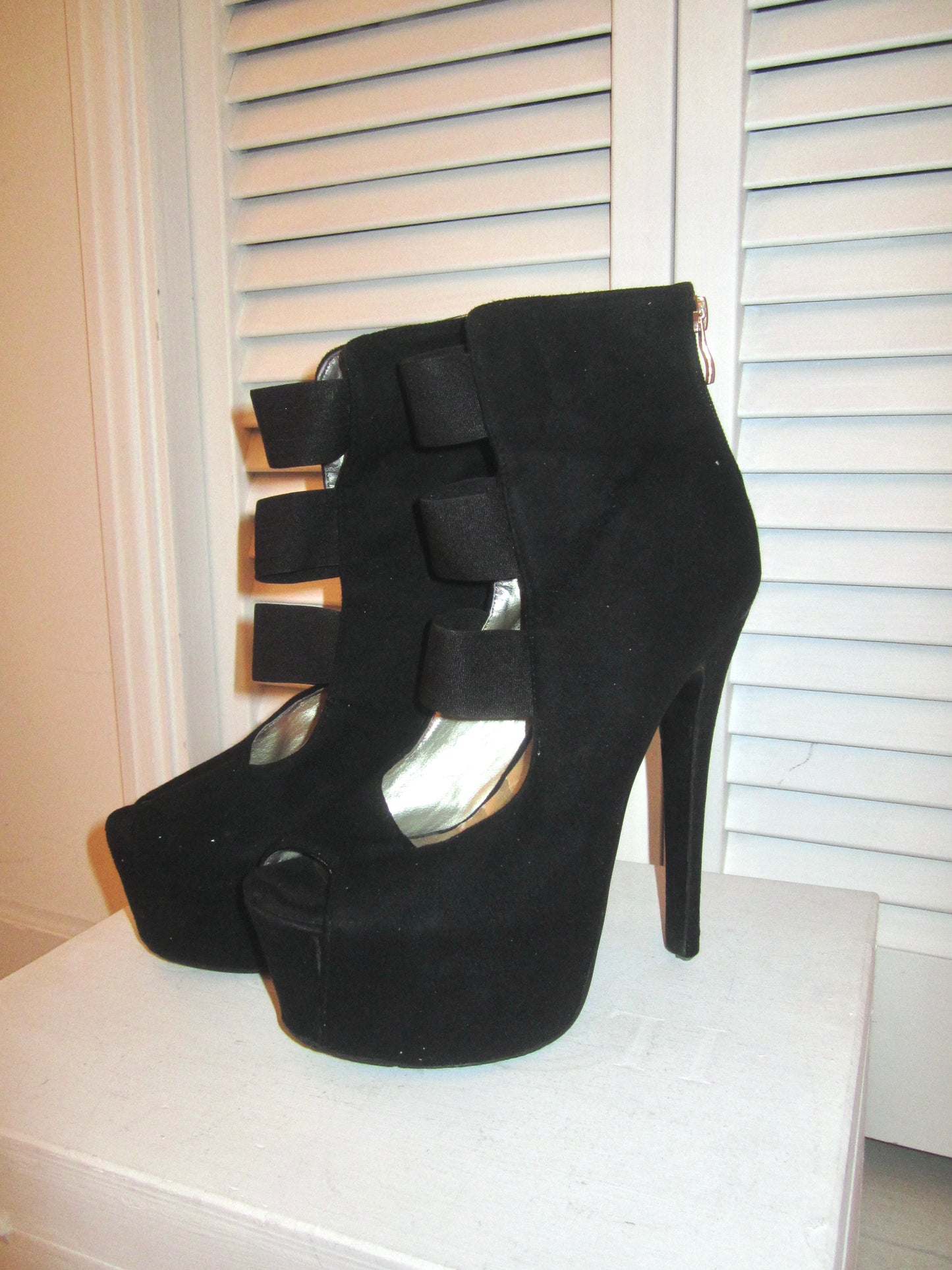 Midnight Ribbon Platforms