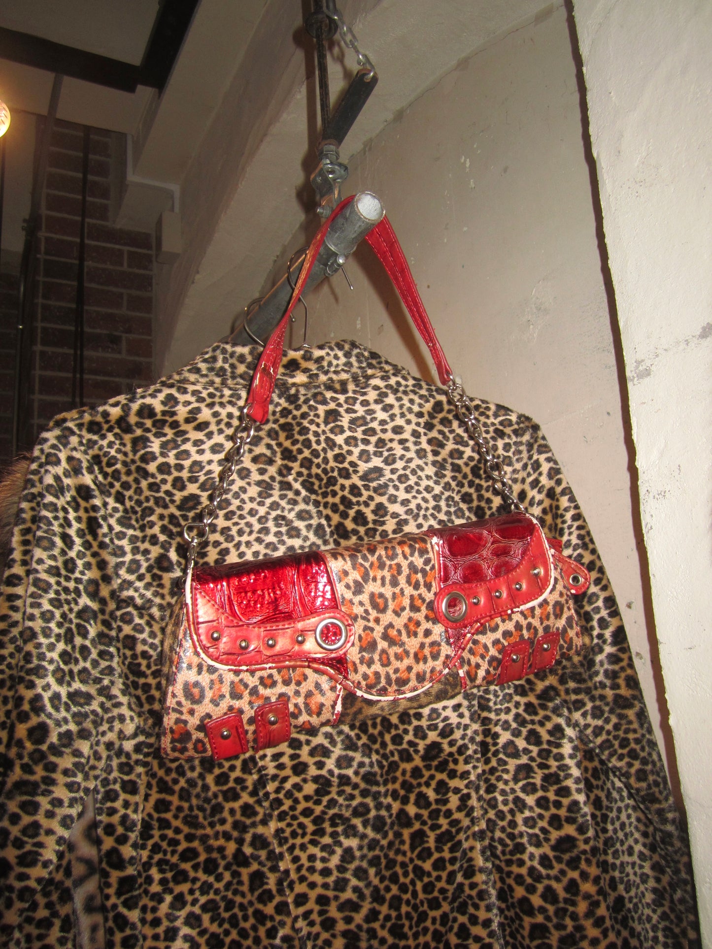 Y2K mobling faux
leather leopard and cheetah print purse