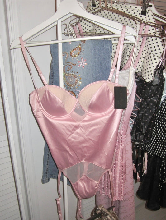 00s FREDERICK’S OF HOLLYWOOD metal pink corse