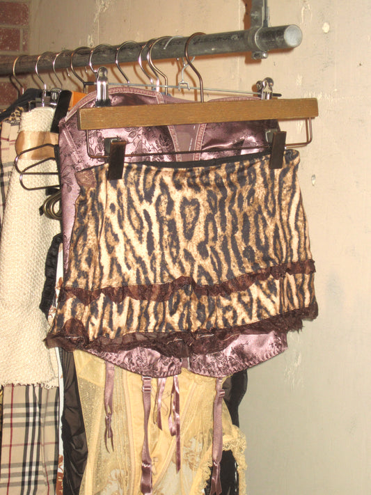 00s Jezebel leopard mini skirt