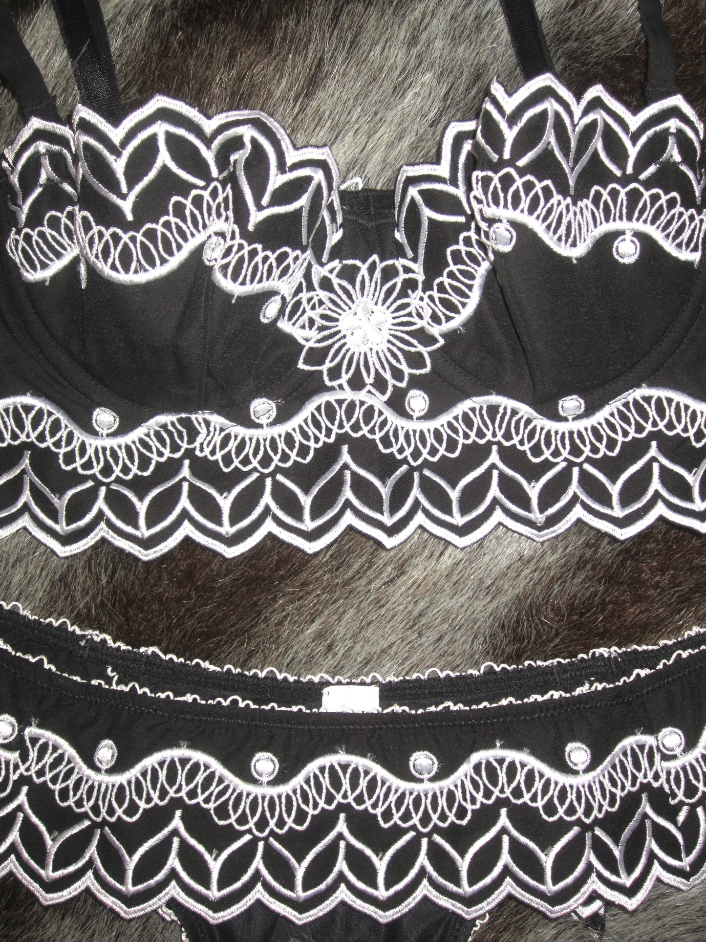 RAVAGE  SIXTIES BRASSIERE
SIGNATURE ROOM SET