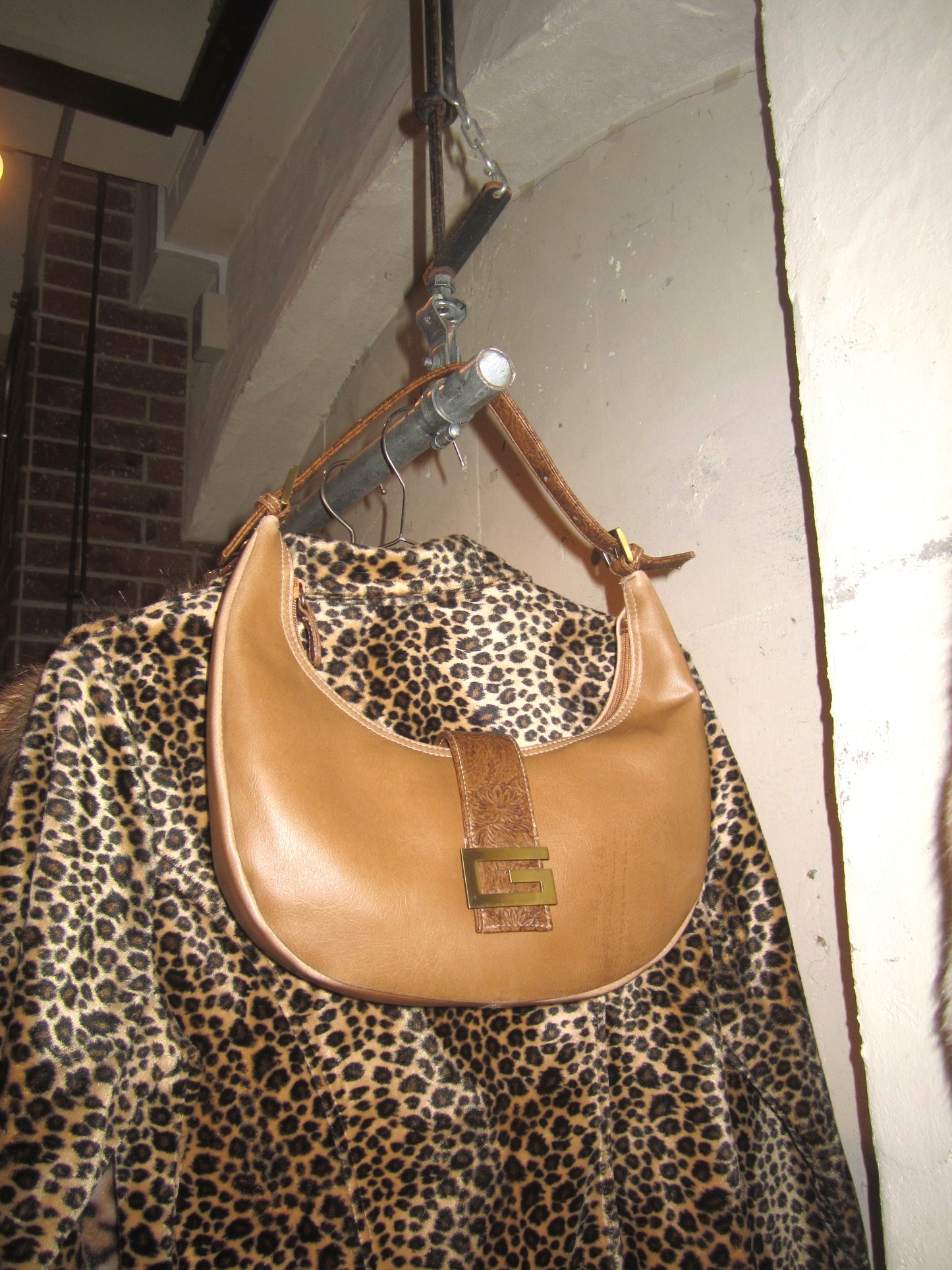 Vintage Brown Guess shoulder bag with gold hardware