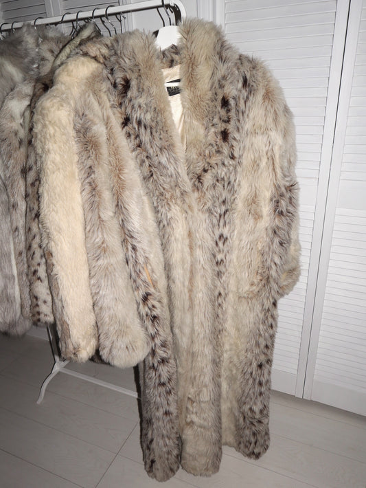 The Carrie Vintage 1980s faux fur oversized coat