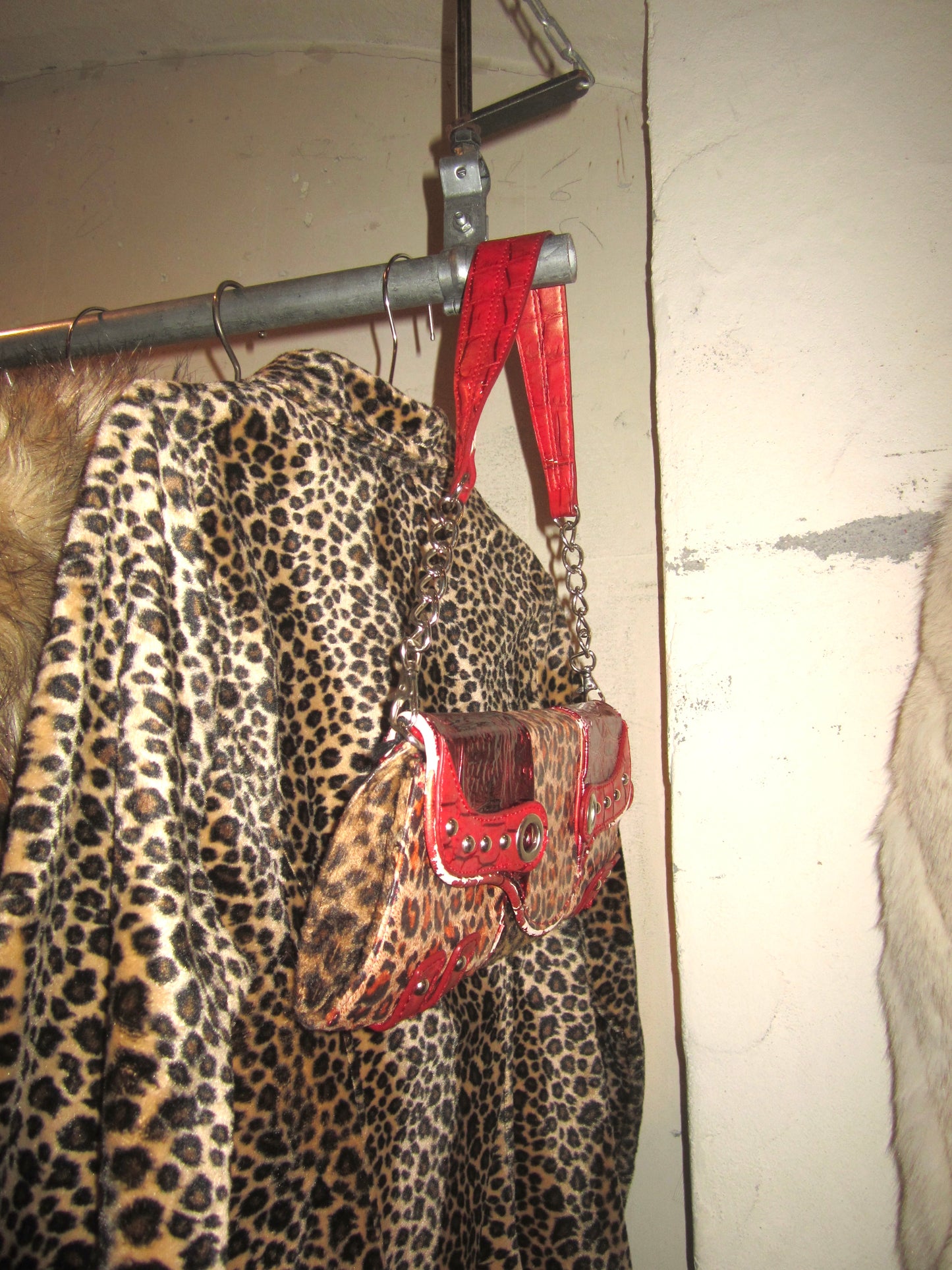 Y2K mobling faux
leather leopard and cheetah print purse