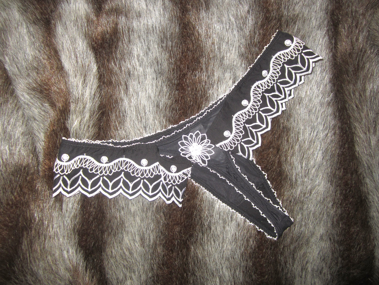 RAVAGE  SIXTIES BRASSIERE
SIGNATURE ROOM SET