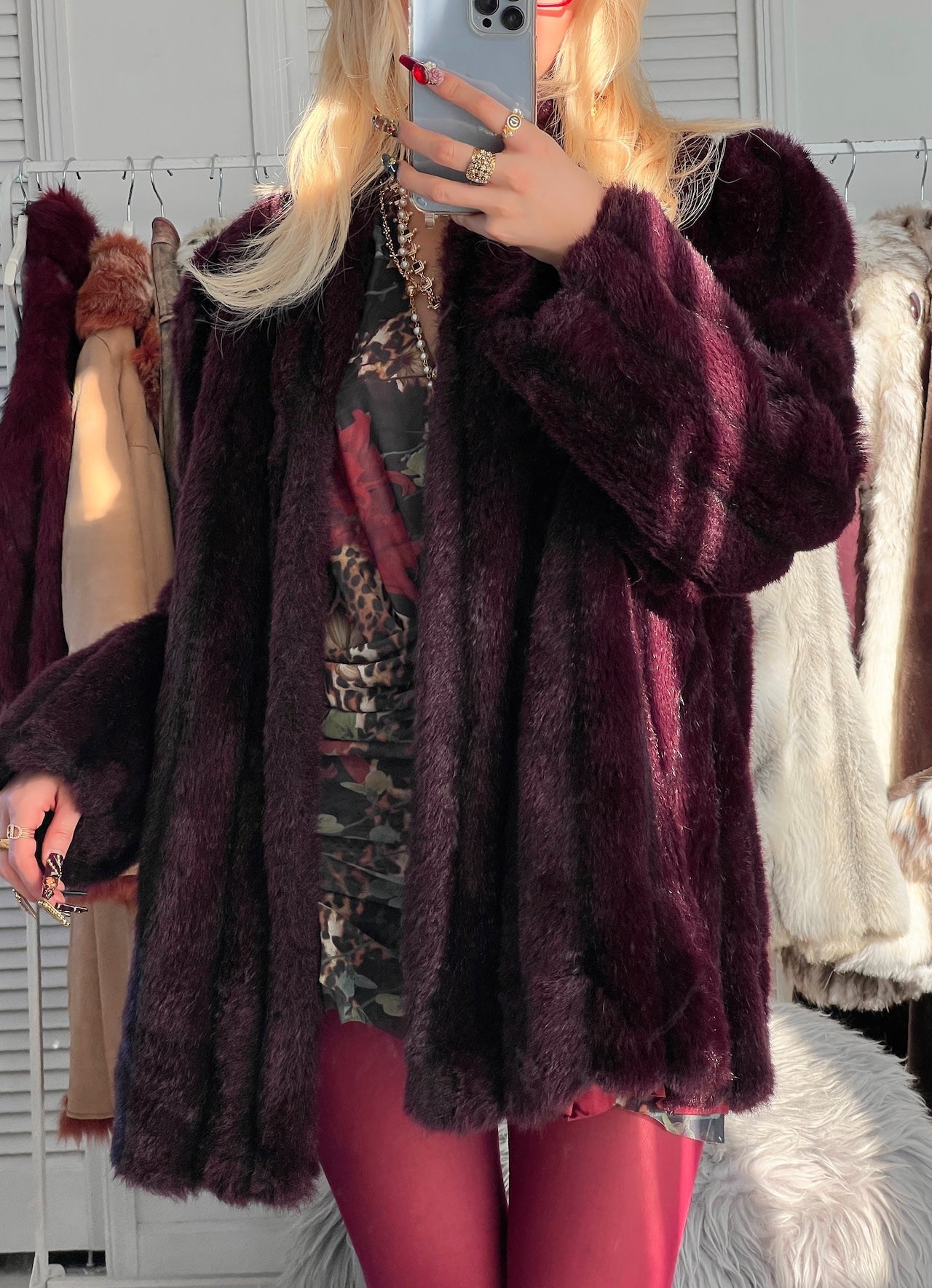 Vintage Berry noir faux fur coat