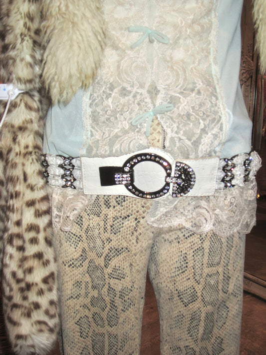 Unique Y2K bedazzled/frilly belt.