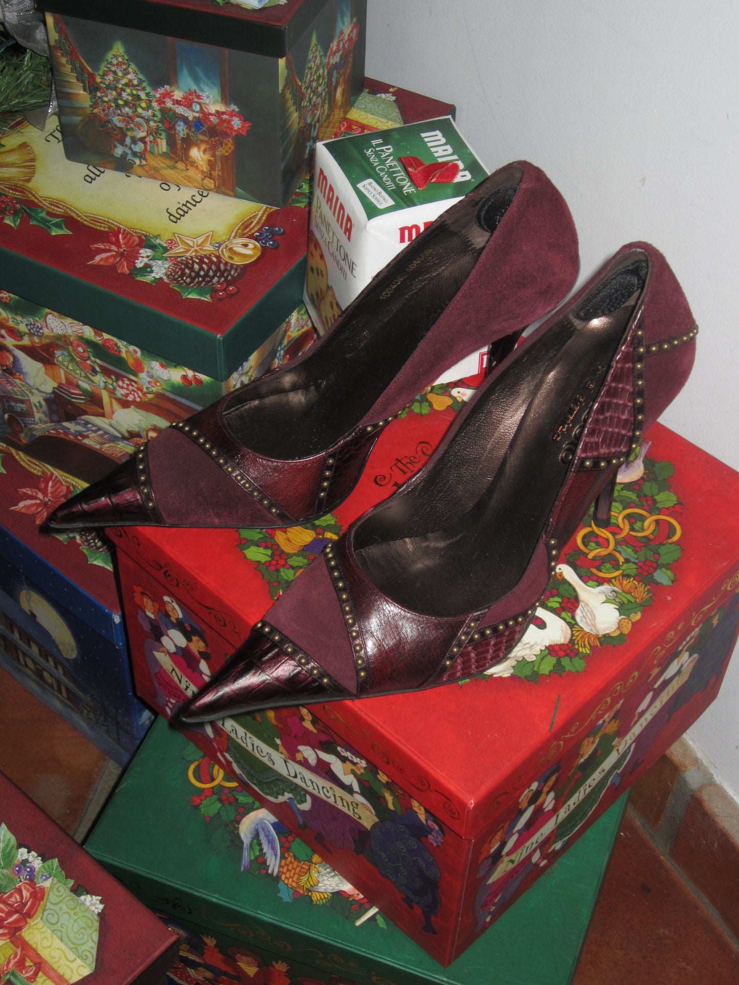 El Dante’s leather burgundy heel