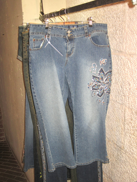 00s embroidered capri pants
