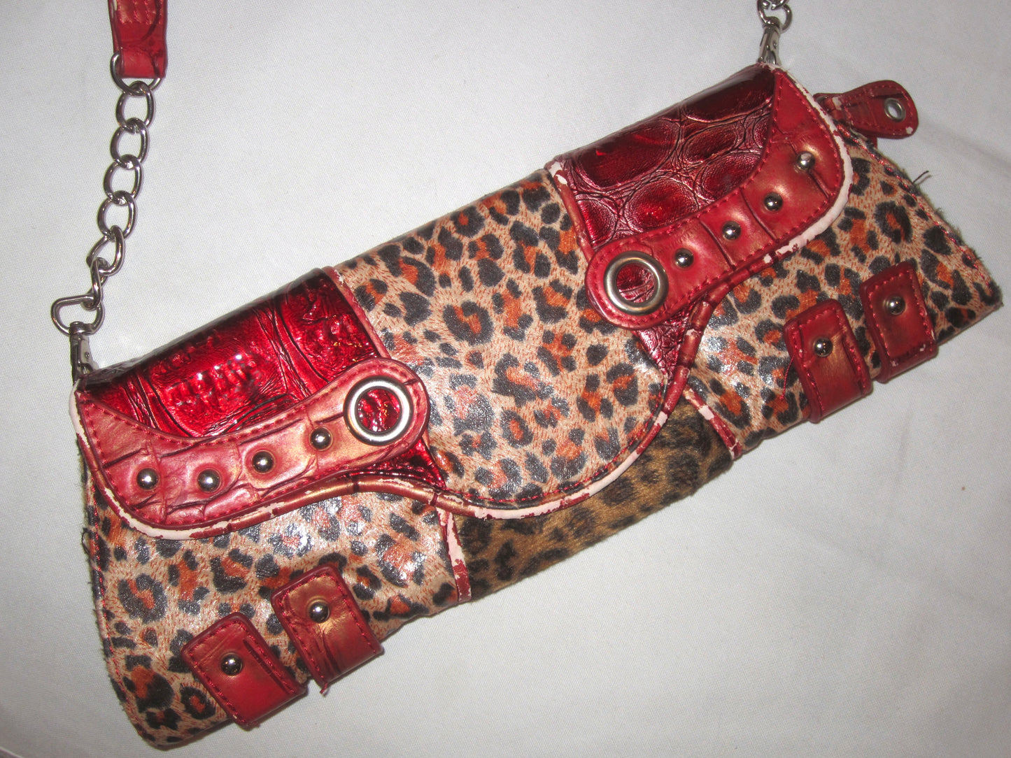 Y2K mobling faux
leather leopard and cheetah print purse