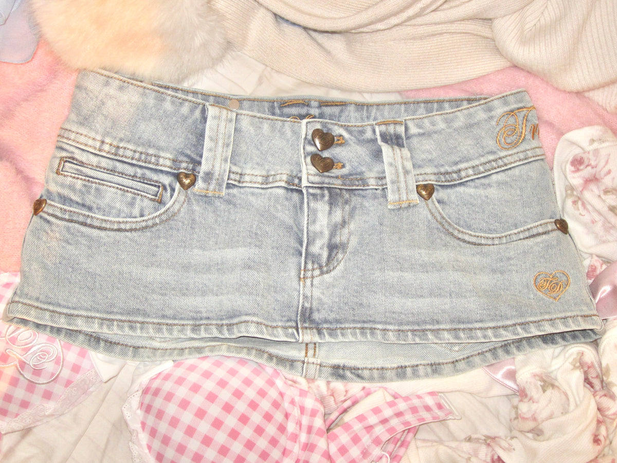 Pale Blue Heart Minuet