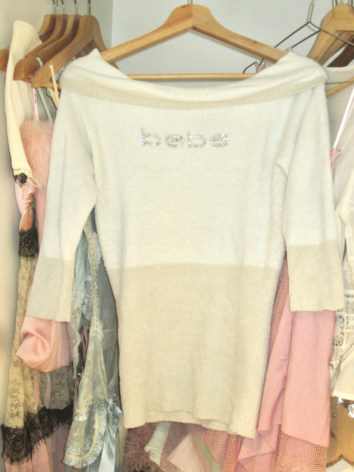 Vanilla Crystal Shoulder Kiss