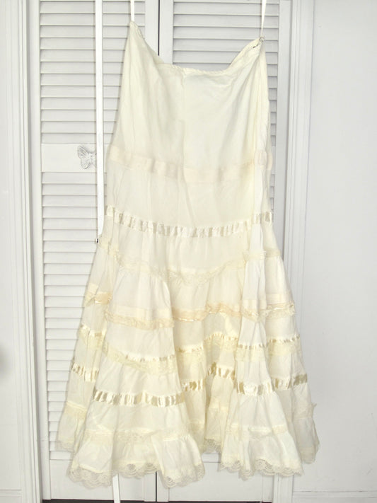 Ivory Ribbon Cascade
