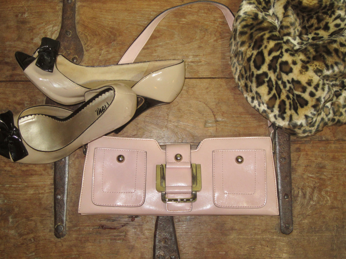 Pink Double Pocket Buckle Shoulder Bag / Cream Black Bow Peep Toe Pumps