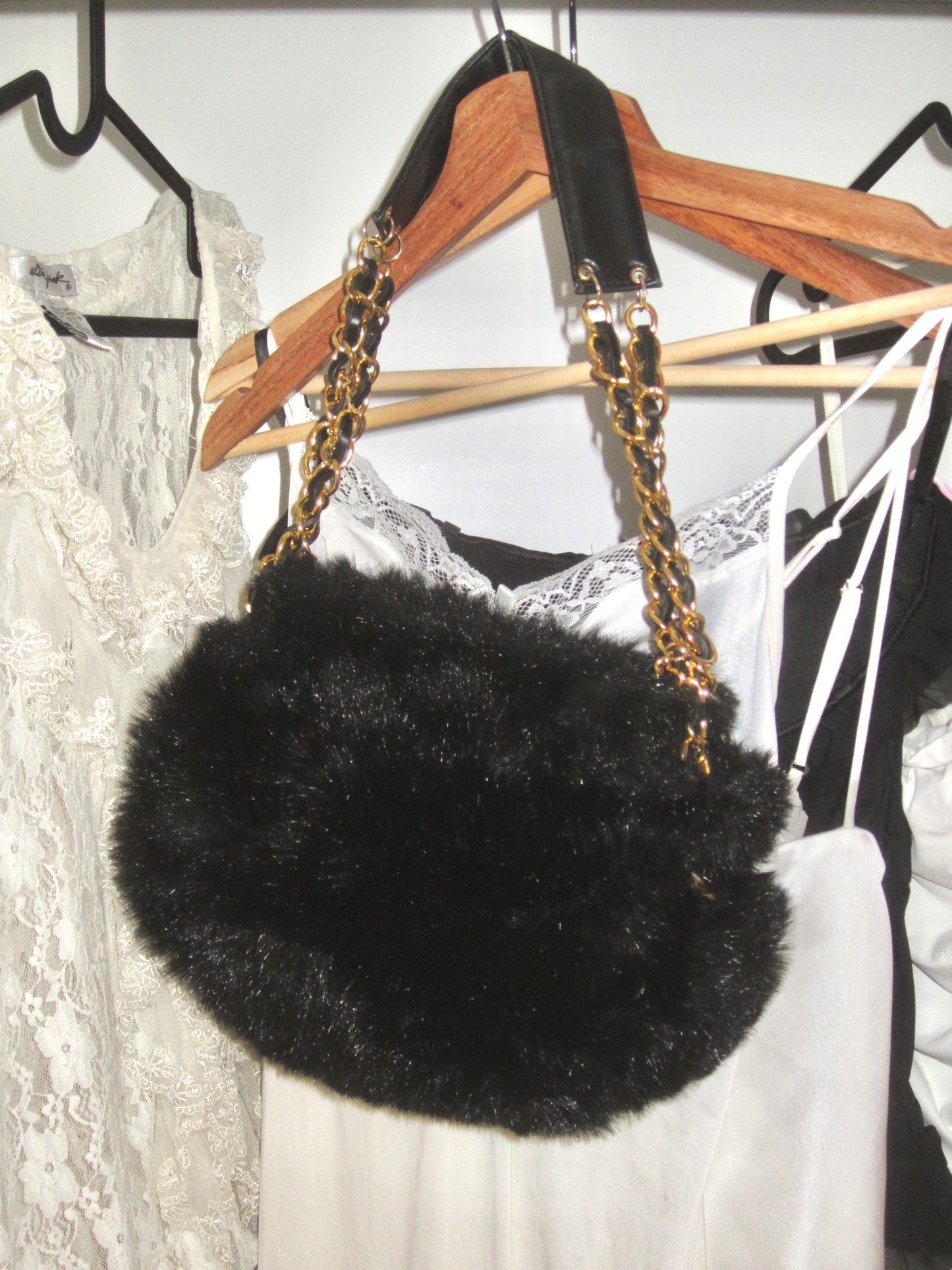 Black Fur Heart Chain Bag