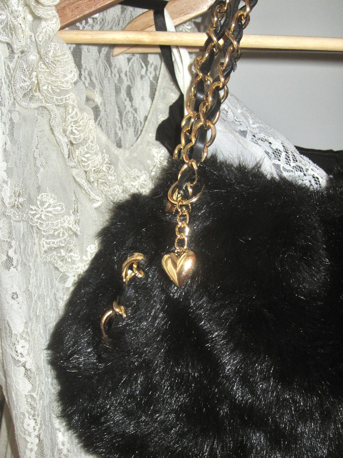 Black Fur Heart Chain Bag
