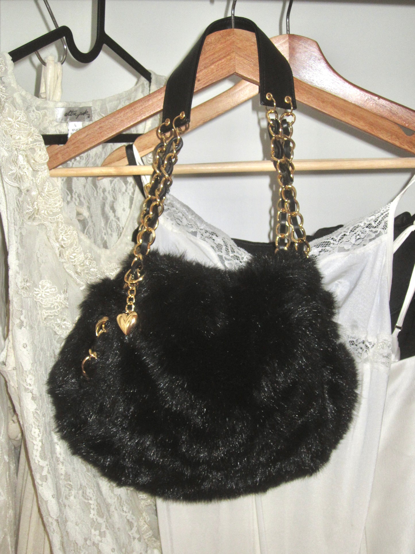 Black Fur Heart Chain Bag