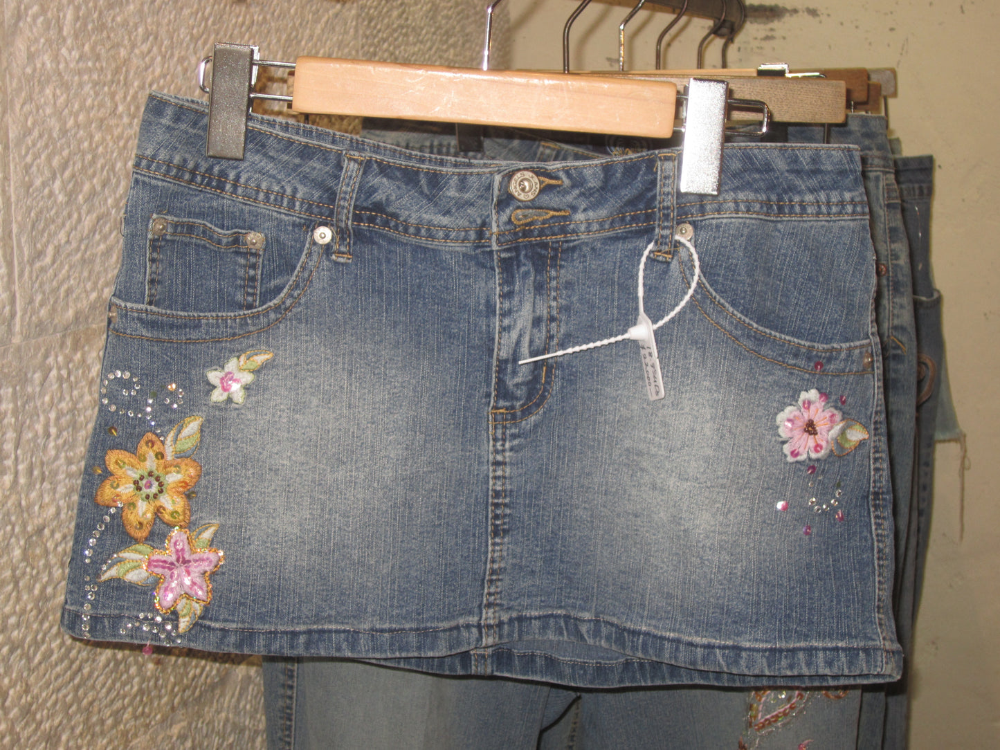 00s flower embroidered denim low rise  mini skirt