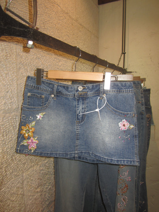 00s flower embroidered denim low rise  mini skirt