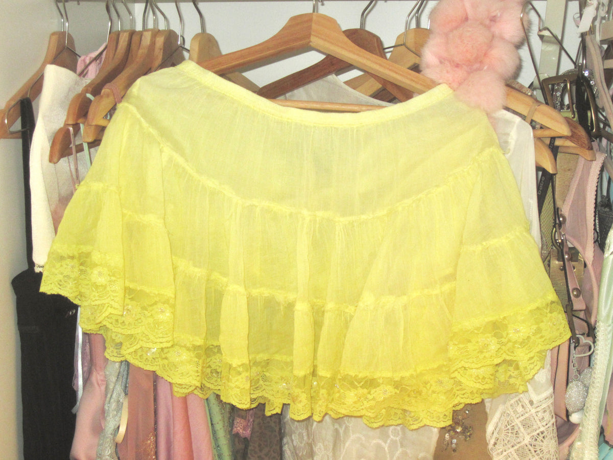 Lemon Lace Pirouette
