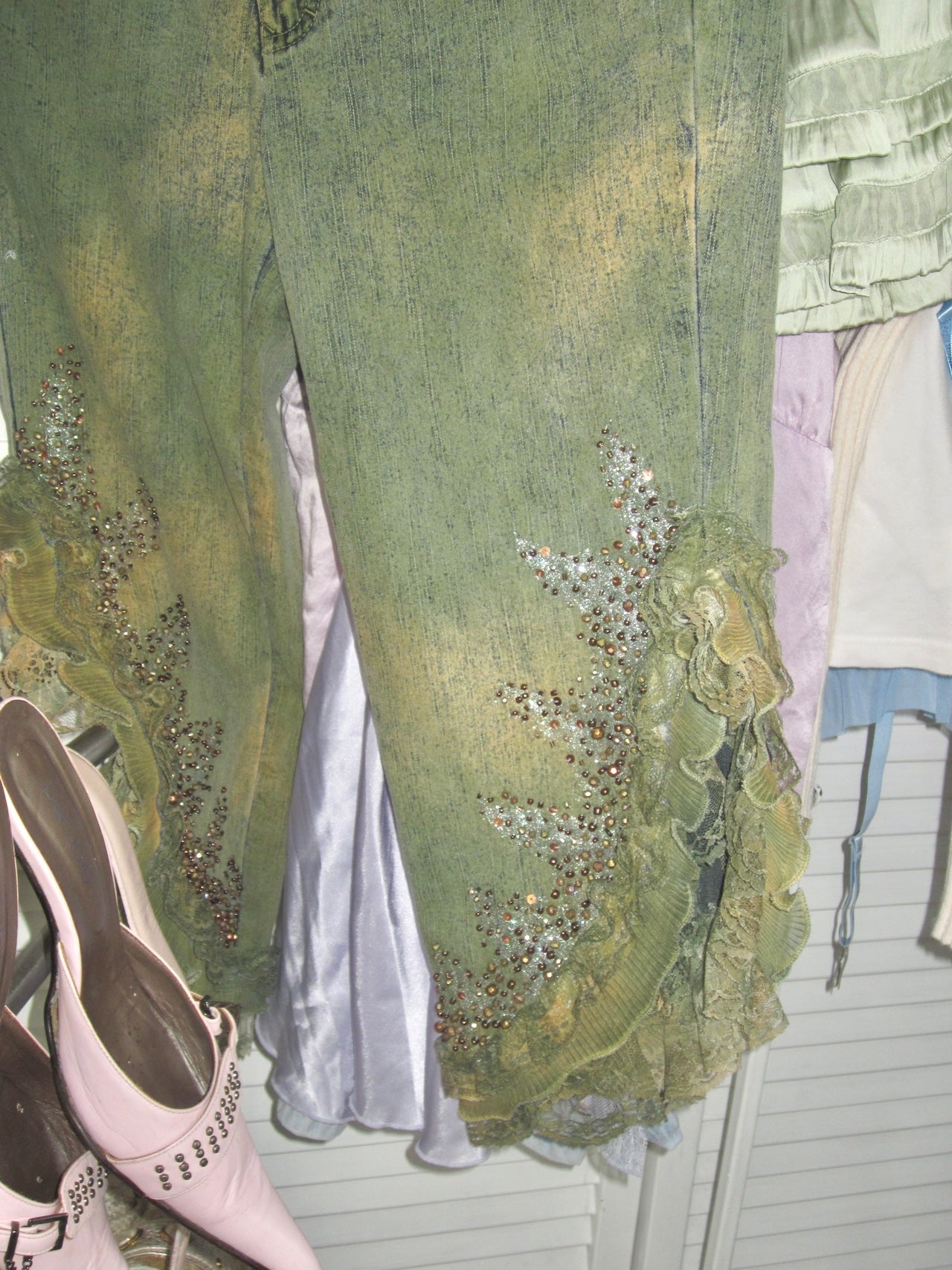 Y2K forest green embroidered capri pants