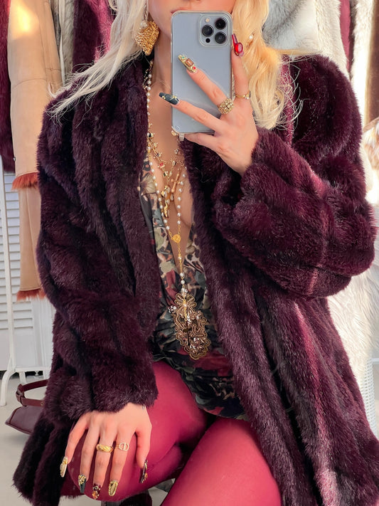 Vintage Berry noir faux fur coat