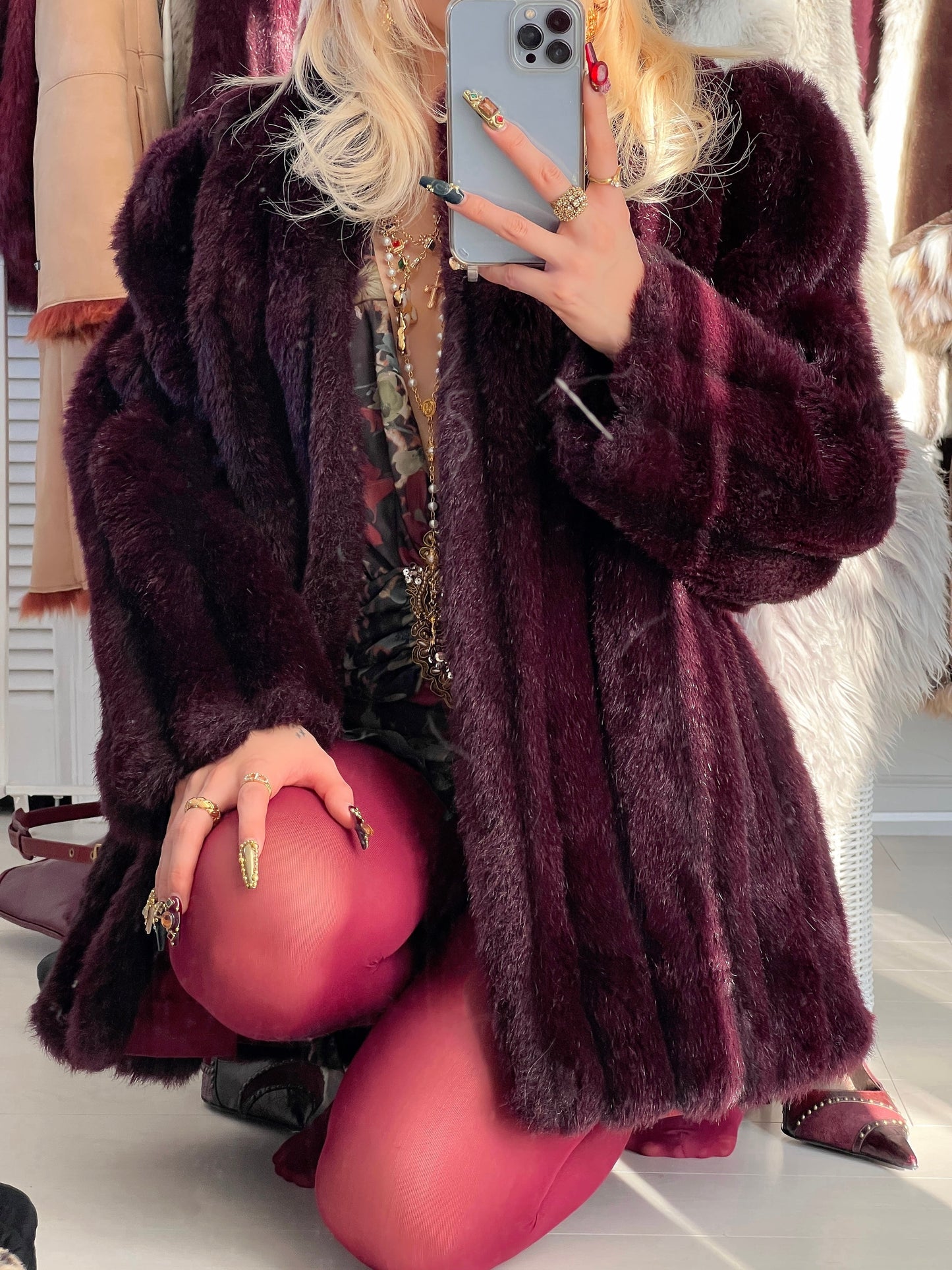 Vintage Berry noir faux fur coat
